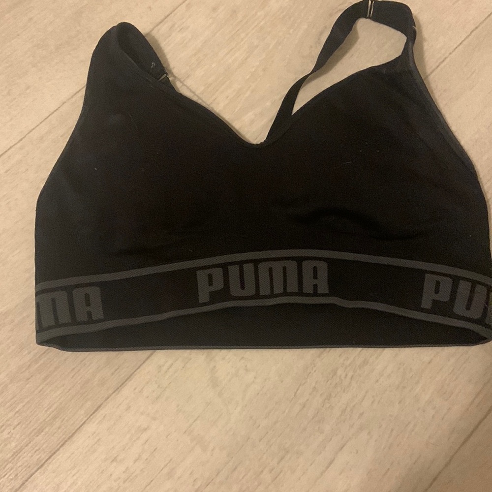 Size medium. Straps adjustable. Padding included. Crossed backing.